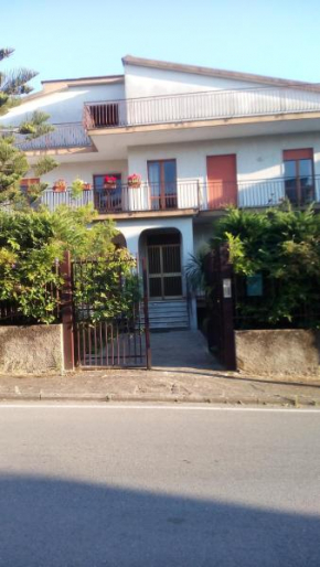Отель Donnabella House  Агрополи